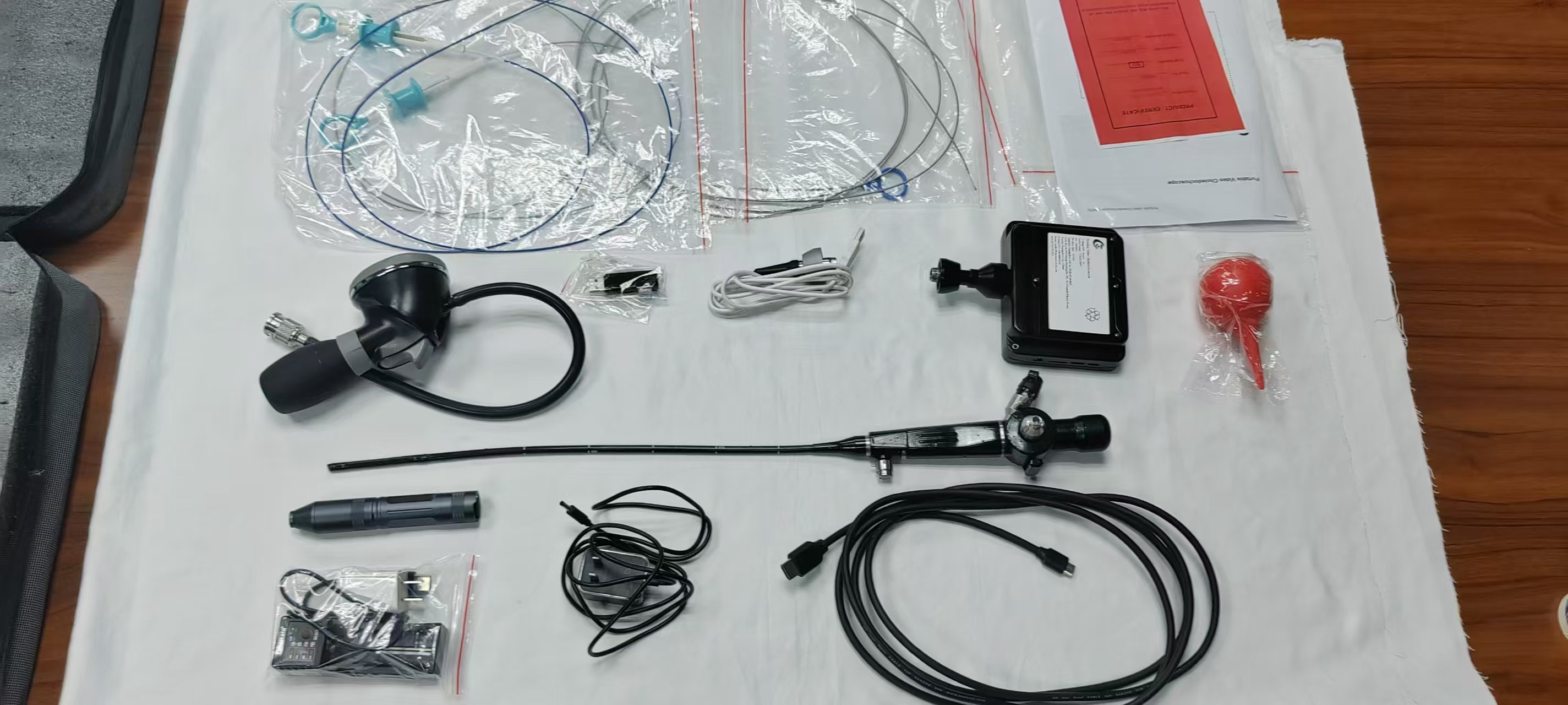 A complete video choledochoscope equipment set, demonstrating an intuitive design.
