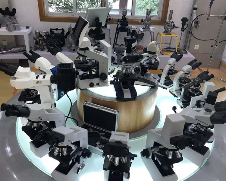 Manatu Lelei i luga o Mican's Microscopes mai Zambia | Mecan fomai